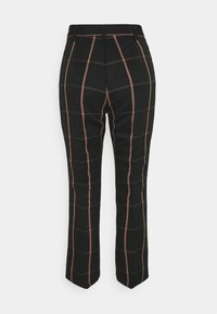 Pantalons à carreaux noirs avec des lignes roses. Design ajusté, devant plat, jambes fuselées et texture lisse. Détail classique en tartan.