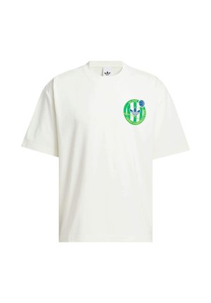 T-shirt di cotone bianco con collo rotondo, maniche corte e un logo circolare verde e blu con un pallone da basket e l'emblema del marchio sul petto.