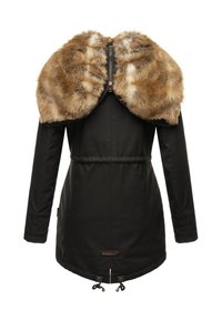 Parka noire avec un col en fausse fourrure marron, fermeture éclair, ourlet à cordon de serrage et poches latérales. Tissu lisse avec des coutures ton sur ton.