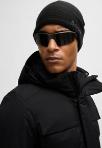 BOSS J_EAMS - Dunkappa / -rock - black one