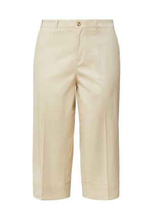 Beżowe, szyte na miarę szorty do kolan z szlufkami na pasek, zapięciem na guziki z przodu i prasowanymi kantami na obu nogawkach.