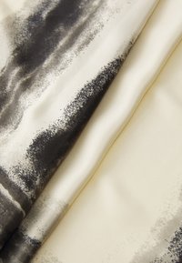 Thumbnail Image 3