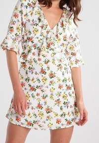 Fashion Union Petite Denní šaty - white