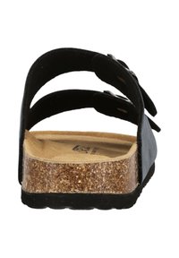 Svart sandal med två justerbara remmar, korkfotbädd och texturerad gummisula. Har en slät yta och robust konstruktion.