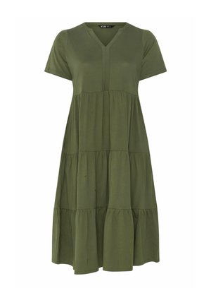 Oliivinvihreä lyhythihainen kerroksittain laskostettu midimekko, jossa on V-aukko ja koottuja saumoja, jotka luovat solakan siluetin.