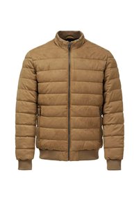 Chaqueta acolchada color beige con cuello alto, diseño de acolchado horizontal, cremallera frontal y puños elásticos. Textura suave y aspecto ligero.