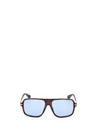 Occhiali da sole marroni, rettangolari, con lenti blu e dettagli in oro sulle astine. Realizzati in plastica con una finitura lucida.