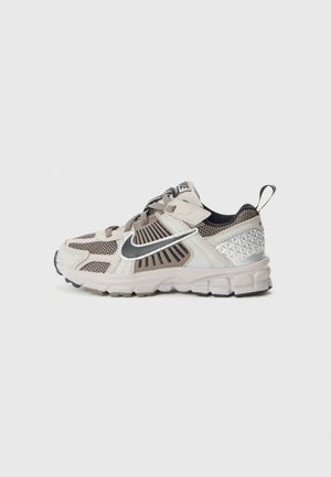 VOMERO 5 UNISEX - Baskets basses - college grey/black/cave stone/metallic silver-coloured