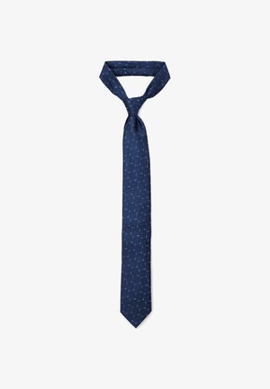 Granatowy krawat z delikatnym geometrycznym wzorem, zawiązany w klasyczny węzeł, prezentowany na białym tle.