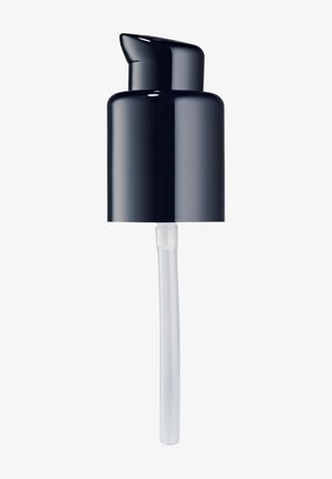 DOUBLE WEAR STAY IN PLACE MAKEUP PUMP - Face Accessory