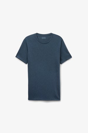 Marineblauwe T-shirt met korte mouwen en ronde hals, gemaakt van zachte, textuurstof met een standaard pasvorm en een eenvoudig ontwerp, zonder versieringen.