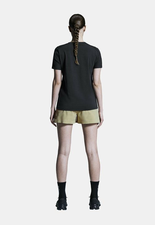 On FOCUS - Basic T-shirt - black — foto 3
