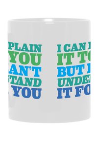 Taza de cerámica con un fondo blanco que presenta texto colorido: frases en verde, azul y turquesa en diferentes fuentes en negrita.