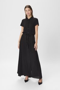 Abito maxi nero con maniche corte, chiusura frontale con bottoni e vita legata. Realizzato in tessuto leggero, presenta una silhouette fluida e uno spacco.