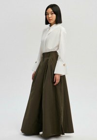 Touché Privé WITH DARTS - Jupe longue - khaki