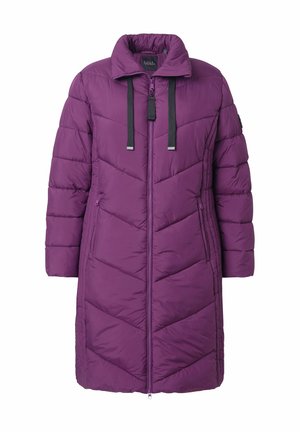 Lunga giacca invernale viola trapuntata con colletto alto, cordini neri, zip frontale e tasche laterali con zip.