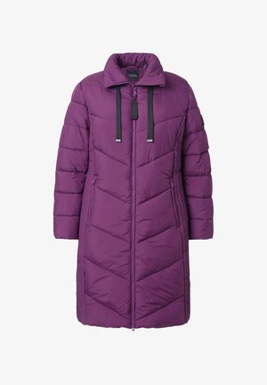 Długi purpurowy pikowany płaszcz zimowy z wysokim kołnierzem, czarnymi sznurkami, przednim zamkiem błyskawicznym oraz kieszeniami bocznymi na zamek.