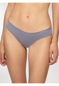 Parte inferiore di bikini grigia con design senza cuciture, texture liscia e copertura media. Materiale leggero con cinturino elastico morbido.