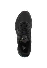 Chaussure de sport noire avec empeigne en mesh, bout rond et six œillets. Présente un design minimaliste à trois bandes et une semelle intérieure marquée.