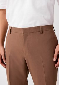 Next REGULAR FIT - TAILORED FIT - Bukser - rust brown