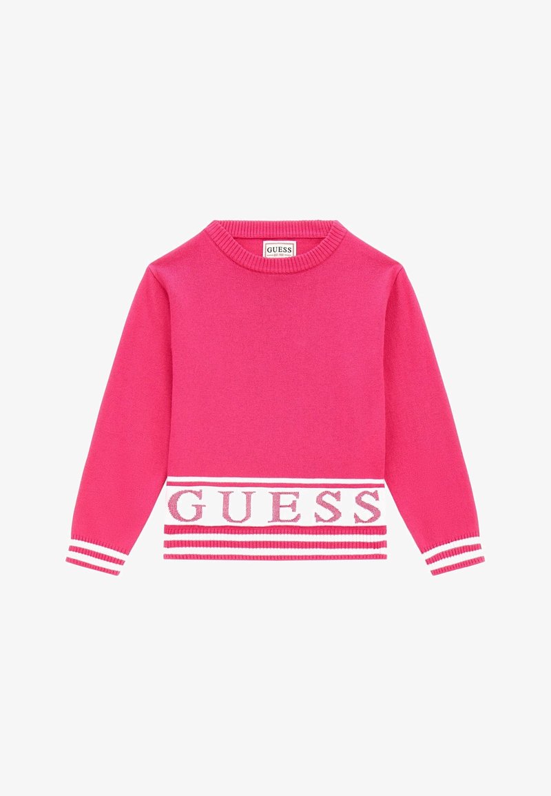 Pull rose vif à manches longues avec poignets et bord-côte, rayures blanches sur poignets et bord-côte, et texte "GUESS" en blanc et rose en bas.