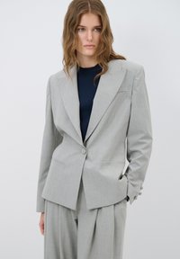 Bleiseri - grey