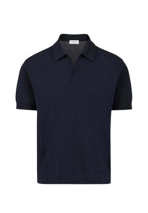Polo blu navy scuro a maniche corte con colletto e scollatura aperta, mostrata su sfondo bianco semplice.
