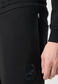 BOSS LEVETE - Treningo apatinė dalis - black