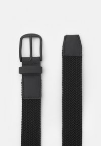 Curea elastică împletită de culoare neagră, cu o cataramă neagră mată și accente din piele. Dispune de un design texturat și un capăt conic.