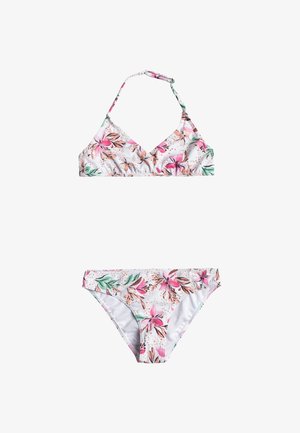 Bloemige bikini-set in het wit met roze en groene bladeren. De top heeft een driehoekig ontwerp met halternek; de onderkant is een klassieke slip.
