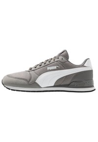 Graue Sportschuhe mit weißen Akzenten. Hergestellt aus Wildleder und Netzstoff, mit einer strukturierten Oberseite, runder Zehenpartie und Gummisohle. Schwarze Außensohle.