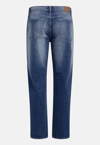 Μπλε τζιν παντελόνι με σχεδιασμό ίσιου ποδιού, διαθέτει δύο πίσω τσέπες, ορατή μέση και ένα καφέ δερμάτινο ταμπελάκι κοντά στη μέση.