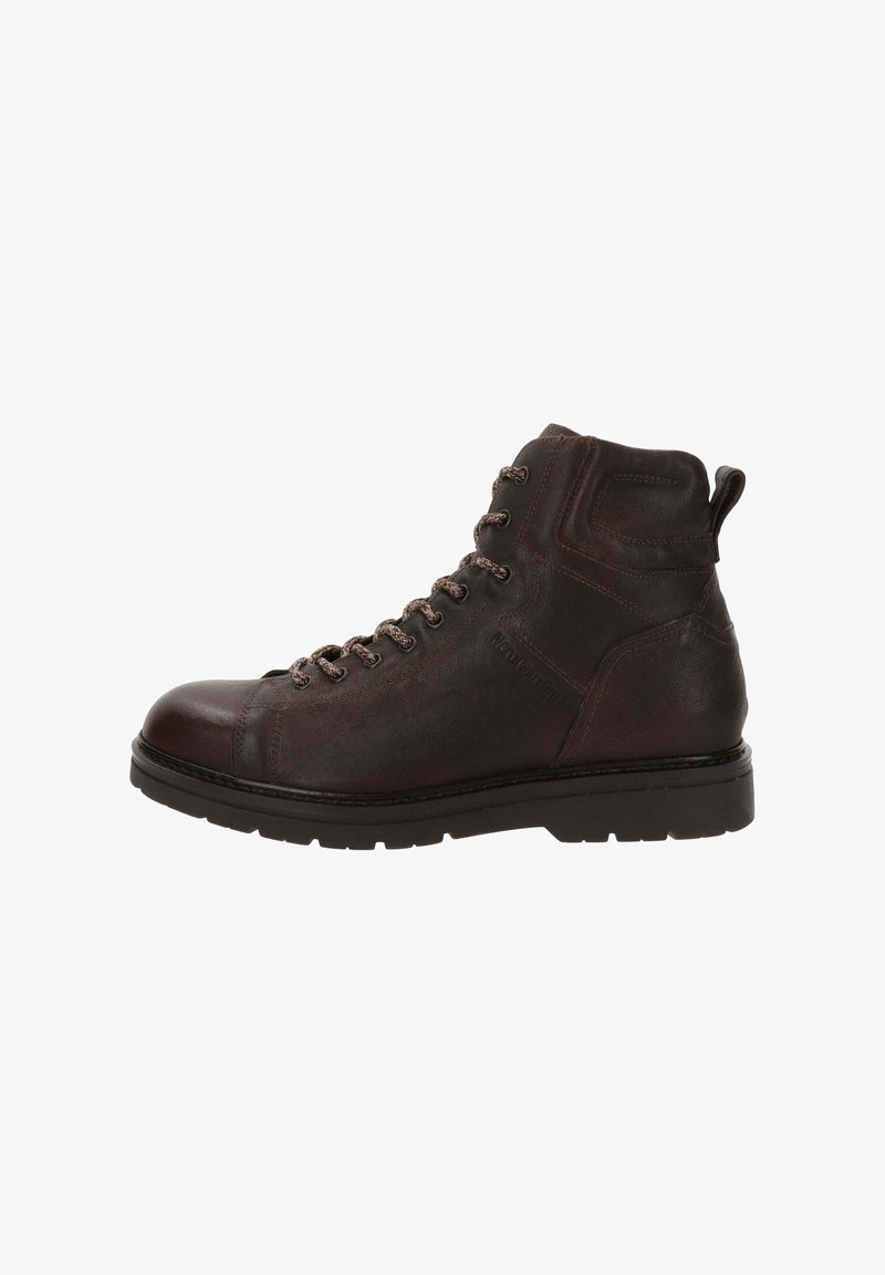 Bottes en cuir marron montantes avec un bout rond, un laçage à l'avant, une finition texturée, un col rembourré et une semelle en caoutchouc pour l'adhérence.