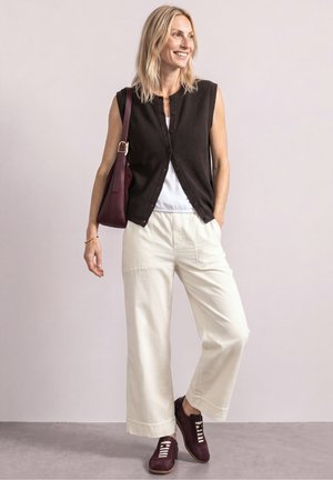 Street One STRICKWESTE MIT RUNDHALS UND KNOPFLEISTE - Weste - black coffee