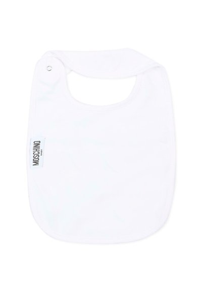 Babero blanco para bebé con cierre de presión y una pequeña etiqueta "Moschino Baby" en el lateral.