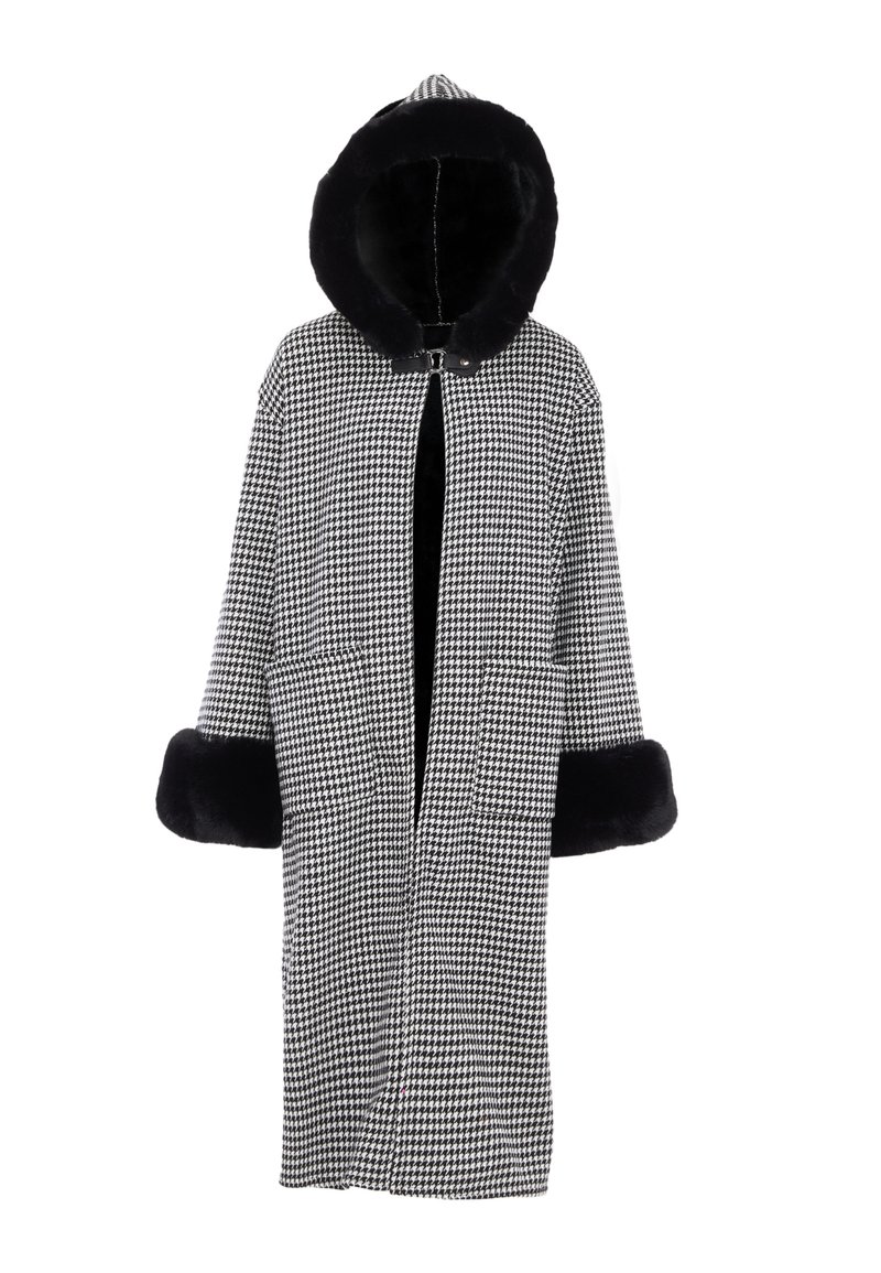Houndstooth mintázatú kabát fekete szőrme bélelt kapucnival, széles ujjakkal és oldalsó zsebekkel. A fő anyag egy strukturált szövet fekete és fehér színben.