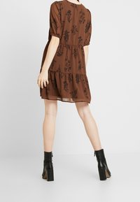 Vero Moda Vestito casual - brown