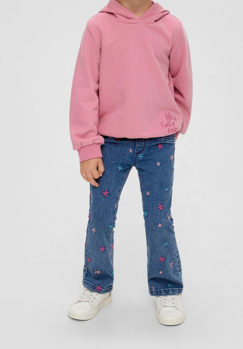 s.Oliver TREGGING MET PIJPEN EN BORDUURSELS - Flared jeans - blau