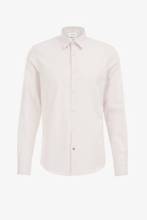 Světle růžová košile s dlouhým rukávem, límečkem na knoflíky, zapínáním na knoflíky vpředu a zaobleným lemem. Hladká látka a klasický střih.