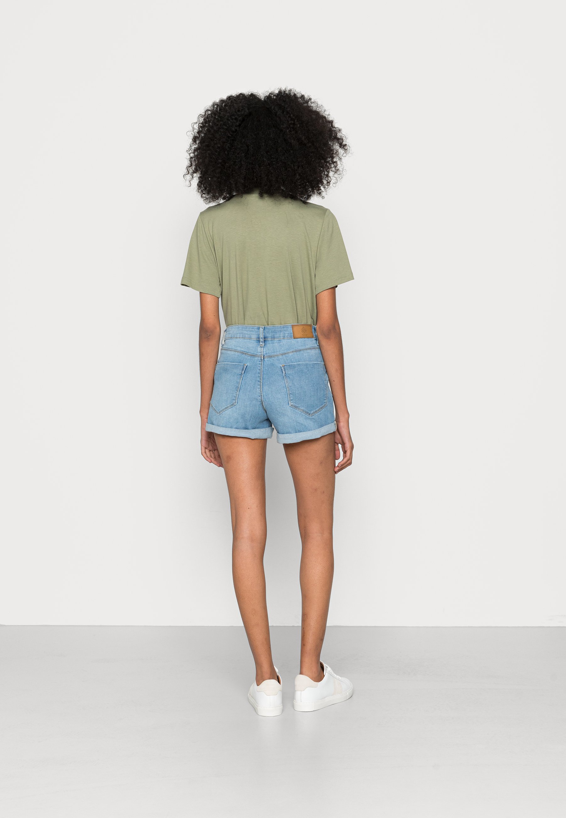 Springfield DENIM BAJO - Shorts vaqueros - medium blue/blue denim -  Zalando.es