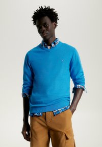 Tommy Hilfiger PIMA ORG CTN CASHMERE V NECK - Trui - cerulean blue