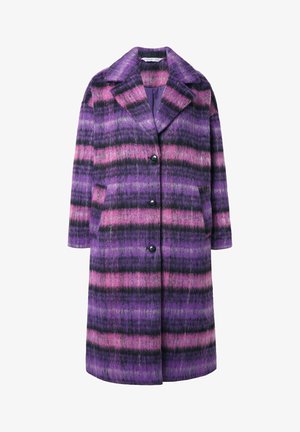 Fialový kabát s pruhovaným vzorem v různých odstínech fialové, růžové a černé. Obsahuje klopový límec, knoflíky a boční kapsy.