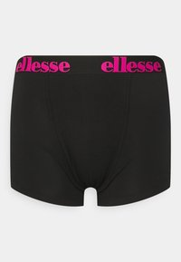Svarta boxertrosor med en tjock, klar rosa elastisk midjeband med "ellesse"-logotyp, mjukt tyg och en tät passform.