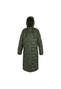 Long manteau matelassé vert olive avec capuche et fermeture éclair frontale, présentant des coutures ondulées et des cordons de serrage ajustables à la capuche.