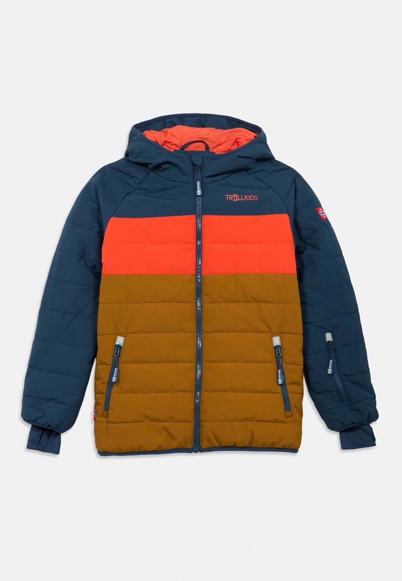 Gepolsterte Jacke mit einem navyblauen oberen Abschnitt, orangefarbenem Mittelteil und braunem unteren Abschnitt; ausgestattet mit einer Kapuze und zwei Reißverschlusstaschen.