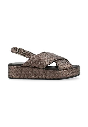Sandali platform in bronzo metallico intrecciato con design a fascetta incrociata, fibbia regolabile e base testurizzata per una maggiore aderenza.