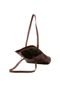 Bruine leren tas met een verstelbare schouderriem, ritsluiting en gedessineerde voering van stof. Beschikt over een gladde textuur en minimale hardware.