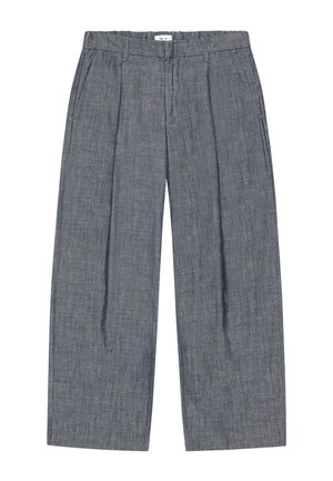 Grijze wijde broek met doorgestikte plooien, zijzakken, riemlussen en een wit label op de elastische tailleband.