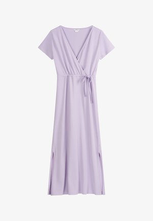 Lavendel Wickelkleid mit kurzen Ärmeln, elastischem Bund und Bindedetail. Hat seitliche Schlitze und einen glatten, leichten Stoff.