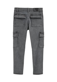 Šedé denimpantalóny s mnohými vreckami na klapky, rovný strih a jemná textúra. Obsahuje štítok na páse a spevnené švy.